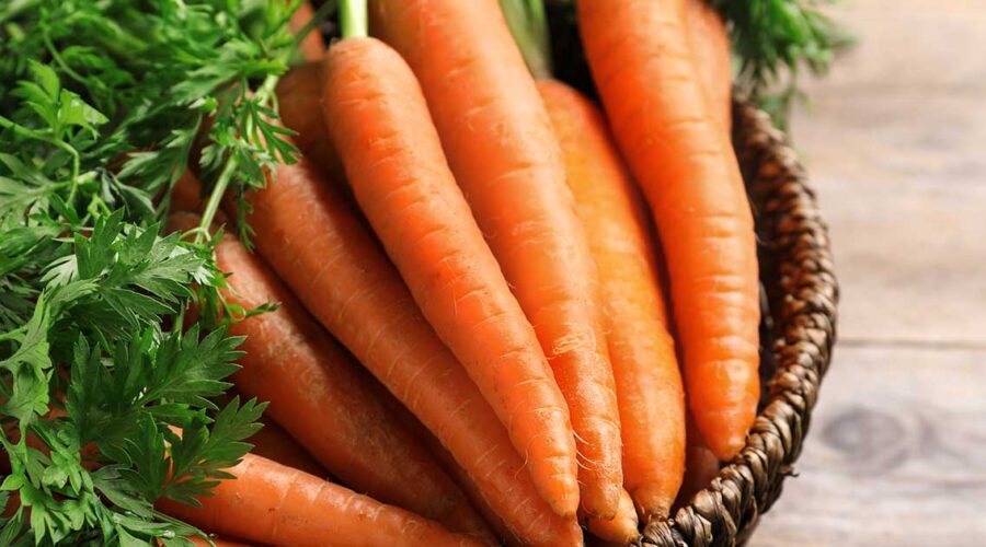The Risks and Benefits of Carrot Consumption – Can It Turn Your Skin Orange?